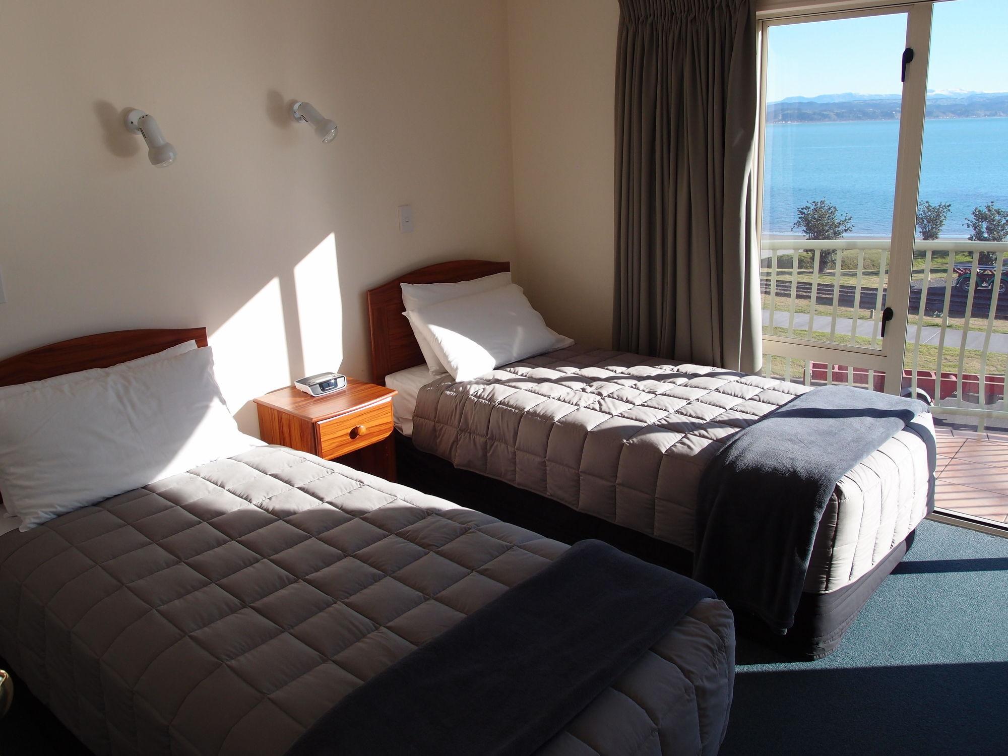 Breakwater Apartments Нейпиър Екстериор снимка